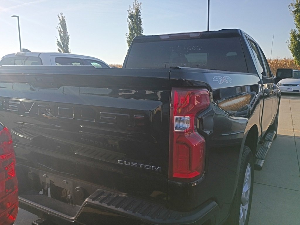 2021 Chevrolet Silverado 1500 Custom photo 2