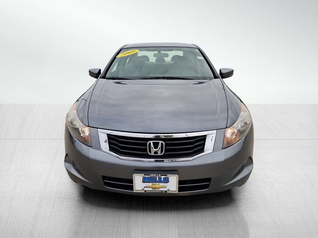 Used 2009 Honda Accord LX with VIN JHMCP26369C011374 for sale in Davenport, IA