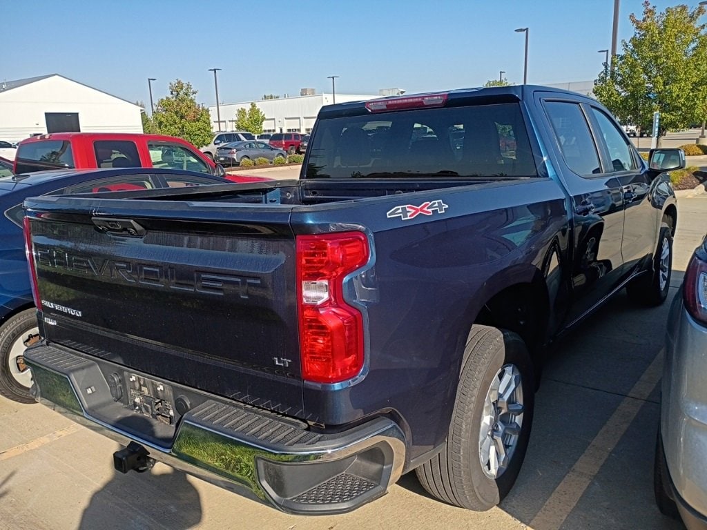 2022 Chevrolet Silverado 1500 LT photo 3
