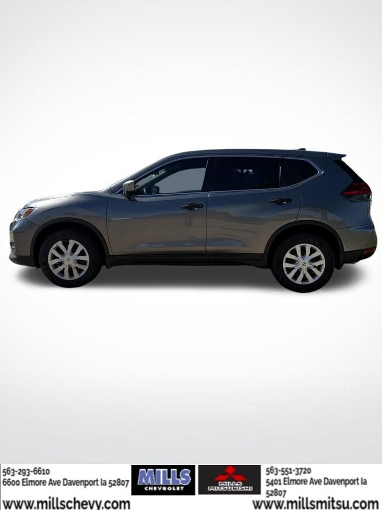 Used 2017 Nissan Rogue S with VIN KNMAT2MV5HP612467 for sale in Davenport, IA