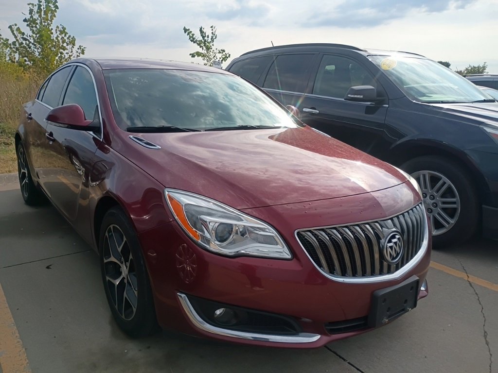 2017 Buick Regal Turbo Sport Touring photo 2