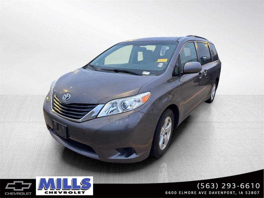 2012 Toyota Sienna LE's photo
