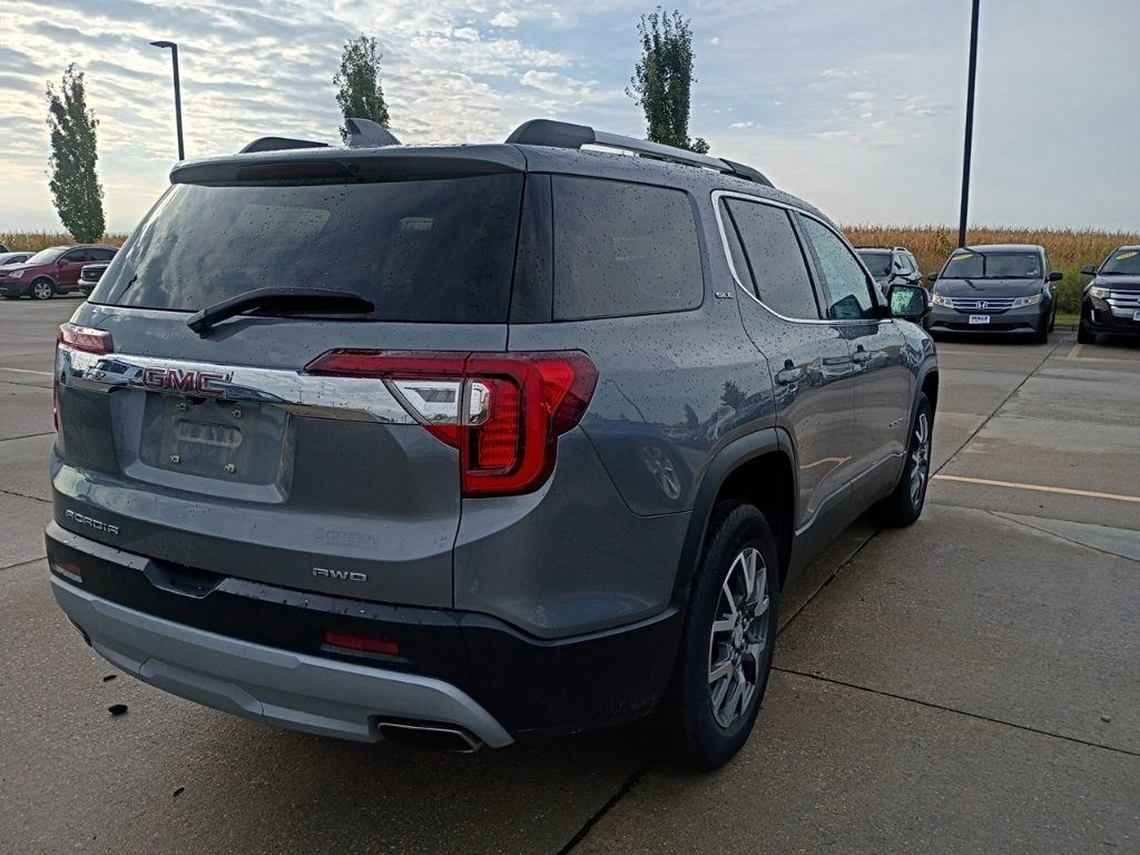 2022 Gmc Acadia SLE photo 3