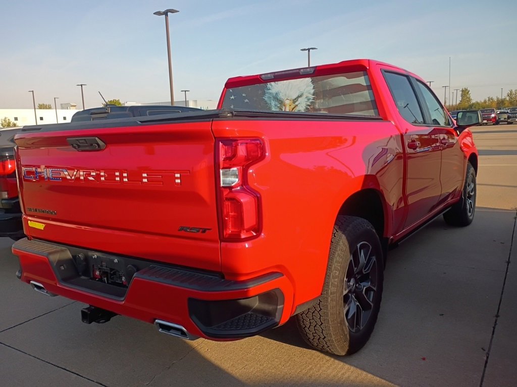 2023 Chevrolet Silverado 1500 RST photo 2