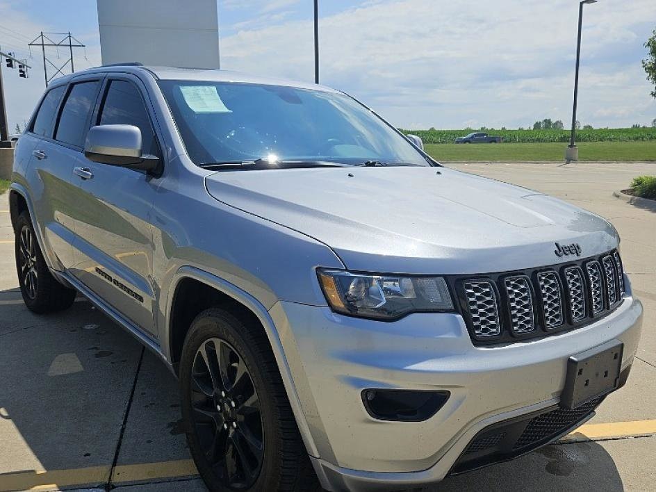 Used 2017 Jeep Grand Cherokee Altitude with VIN 1C4RJFAG2HC721773 for sale in Davenport, IA