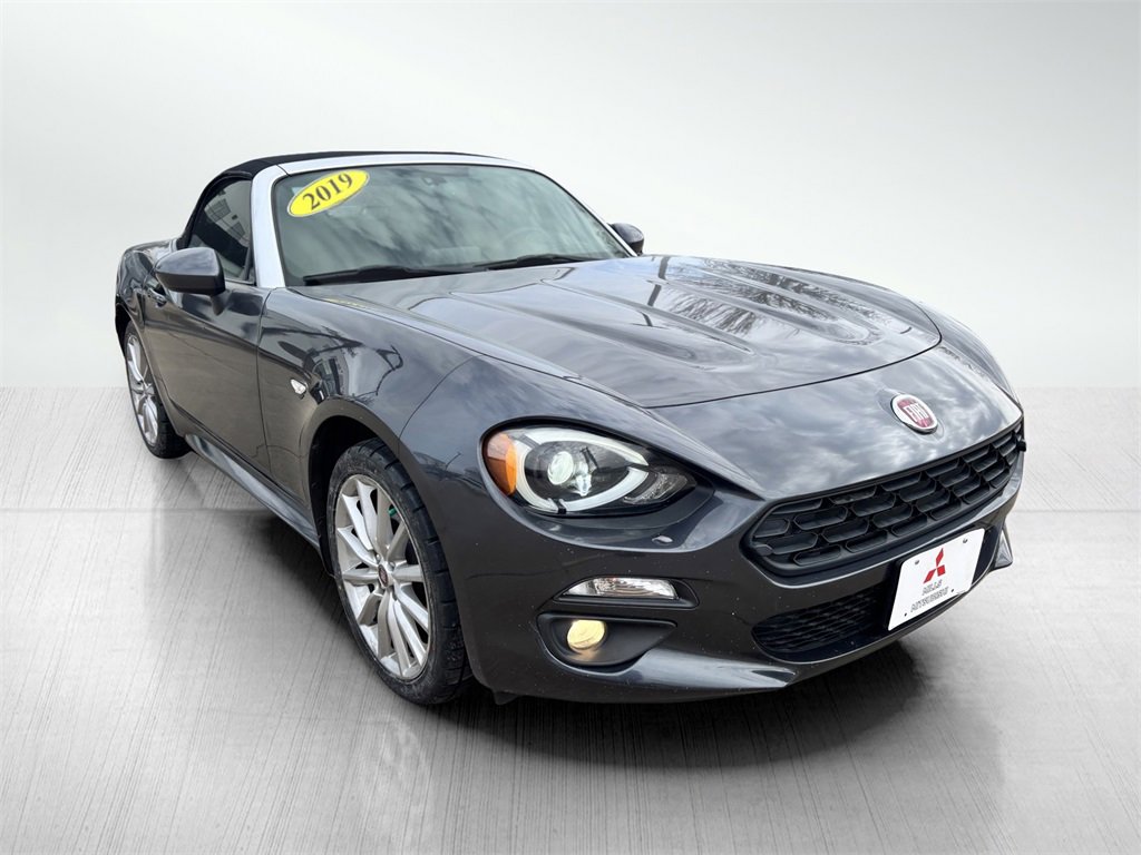 2019 Fiat 124 Spider Lusso photo 3