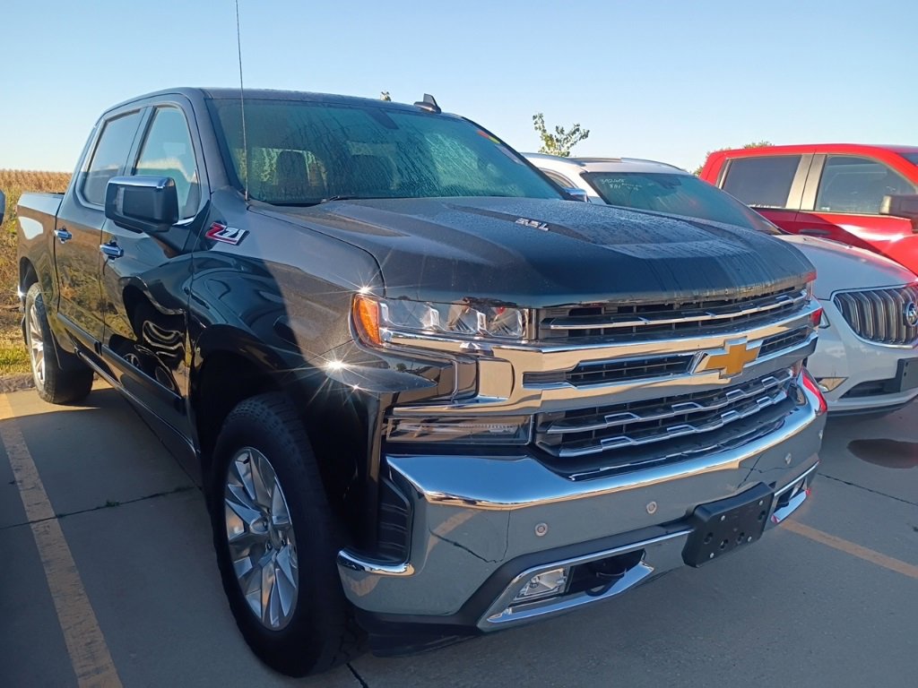 2022 Chevrolet Silverado 1500 LTZ photo 2