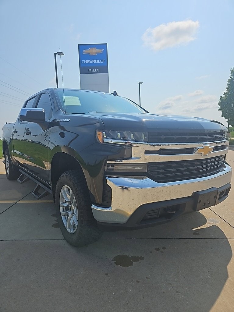 Used 2019 Chevrolet Silverado 1500 LT with VIN 1GCUYDED6KZ139741 for sale in Davenport, IA