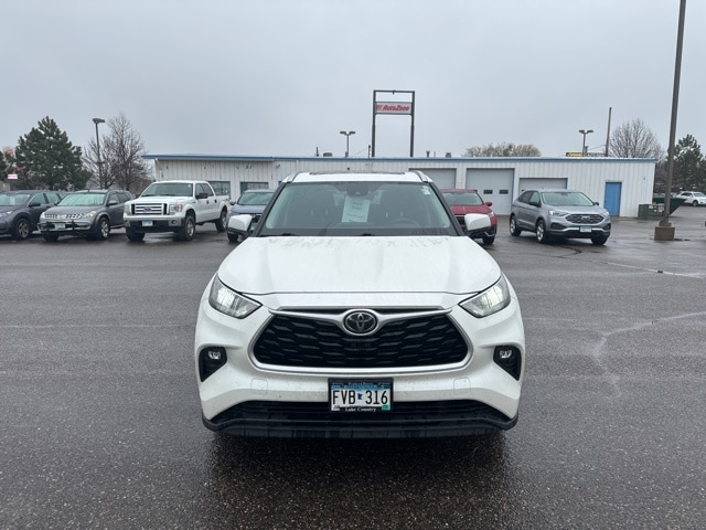 Used 2021 Toyota Highlander XLE with VIN 5TDGZRBH2MS528329 for sale in Baxter, Minnesota