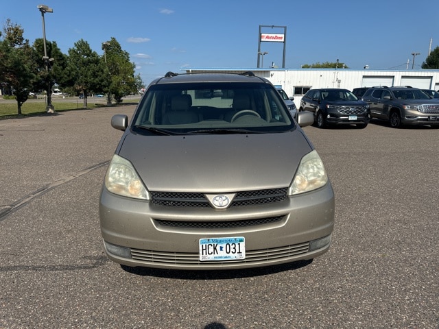 Used 2004 Toyota Sienna XLE with VIN 5TDZA22C14S208821 for sale in Baxter, Minnesota