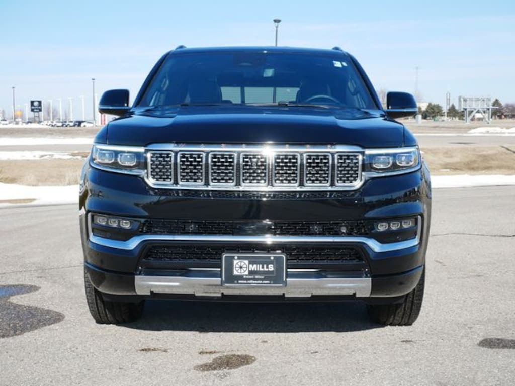 New 2023 Jeep Grand Wagoneer Series III 4X4 For Sale Willmar MN VIN