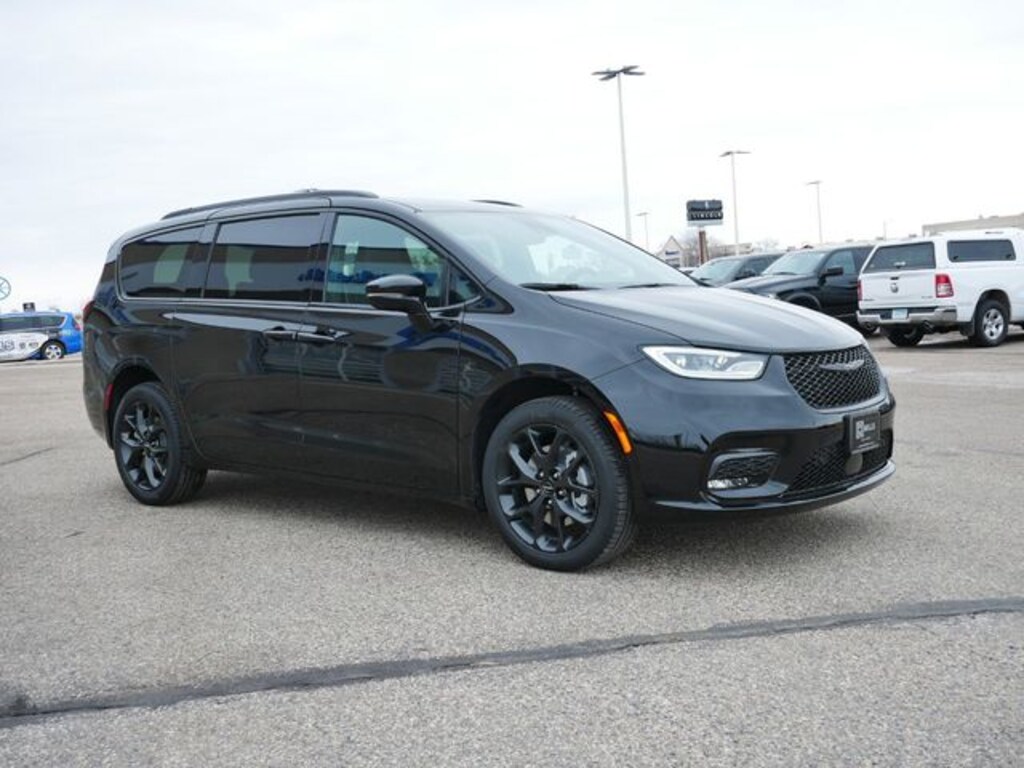 New 2024 Chrysler Pacifica LIMITED AWD For Sale Willmar MN VIN