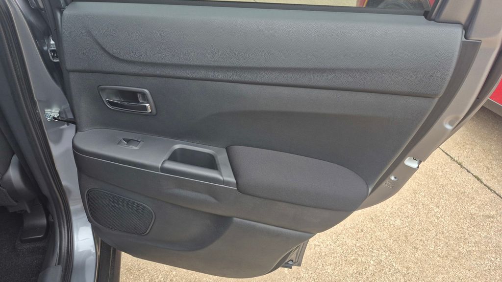 2025 Mitsubishi Outlander Sport ES - Photo 11