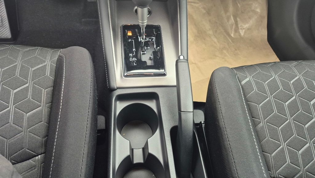 2025 Mitsubishi Outlander Sport ES - Photo 16