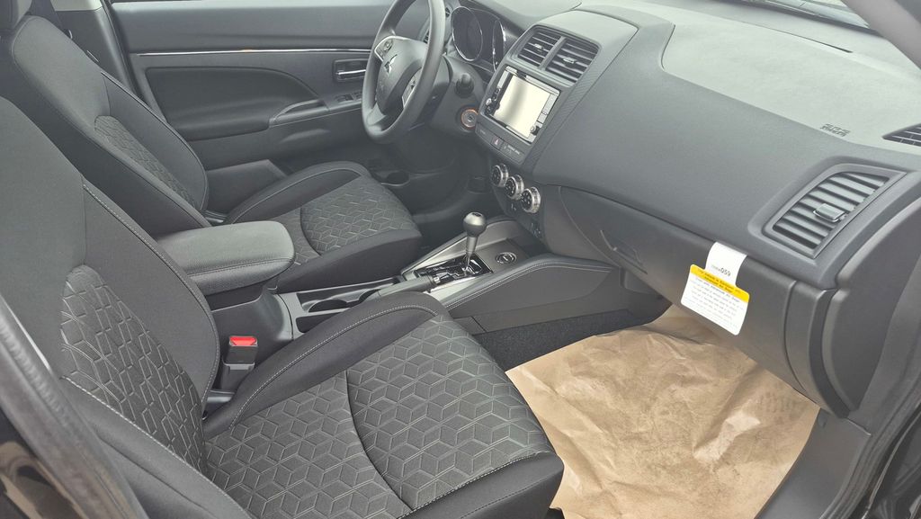 2025 Mitsubishi Outlander Sport ES - Photo 15