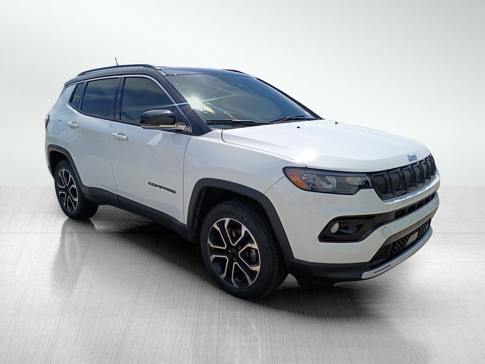 Used 2022 Jeep Compass Limited with VIN 3C4NJDCB0NT184938 for sale in Davenport, IA