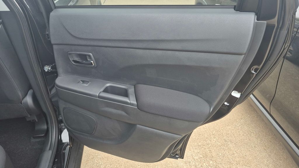 2025 Mitsubishi Outlander Sport ES - Photo 12