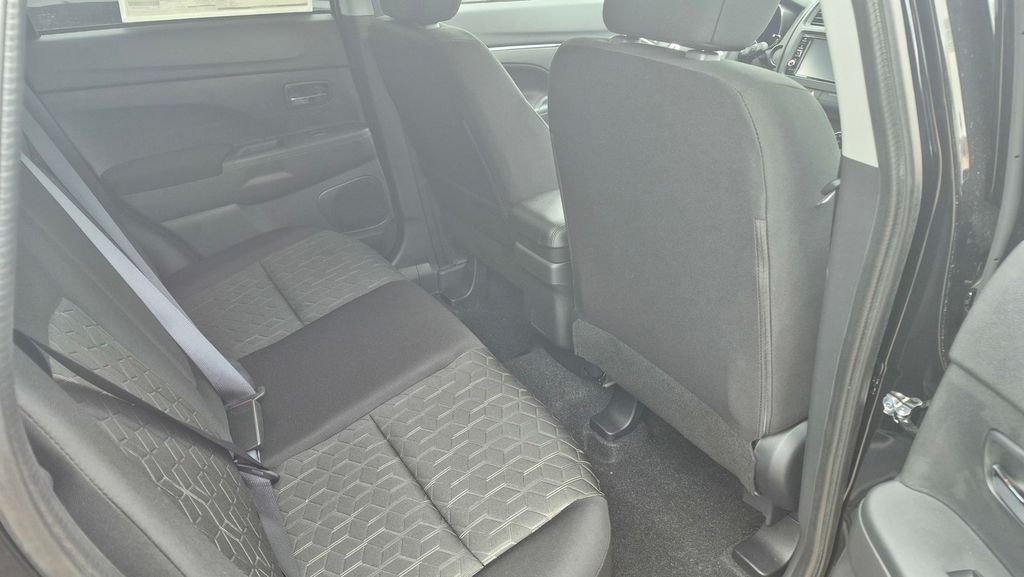 2025 Mitsubishi Outlander Sport ES - Photo 13