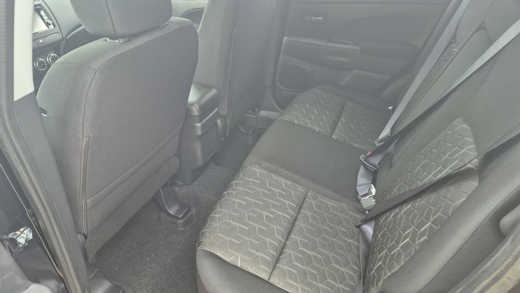 2025 Mitsubishi Outlander Sport ES - Photo 10