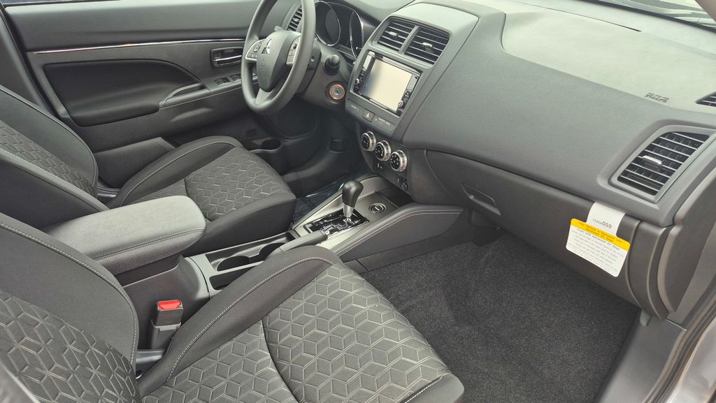 2025 Mitsubishi Outlander Sport ES - Photo 14