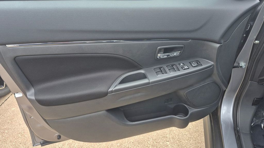 2025 Mitsubishi Outlander Sport ES - Photo 6