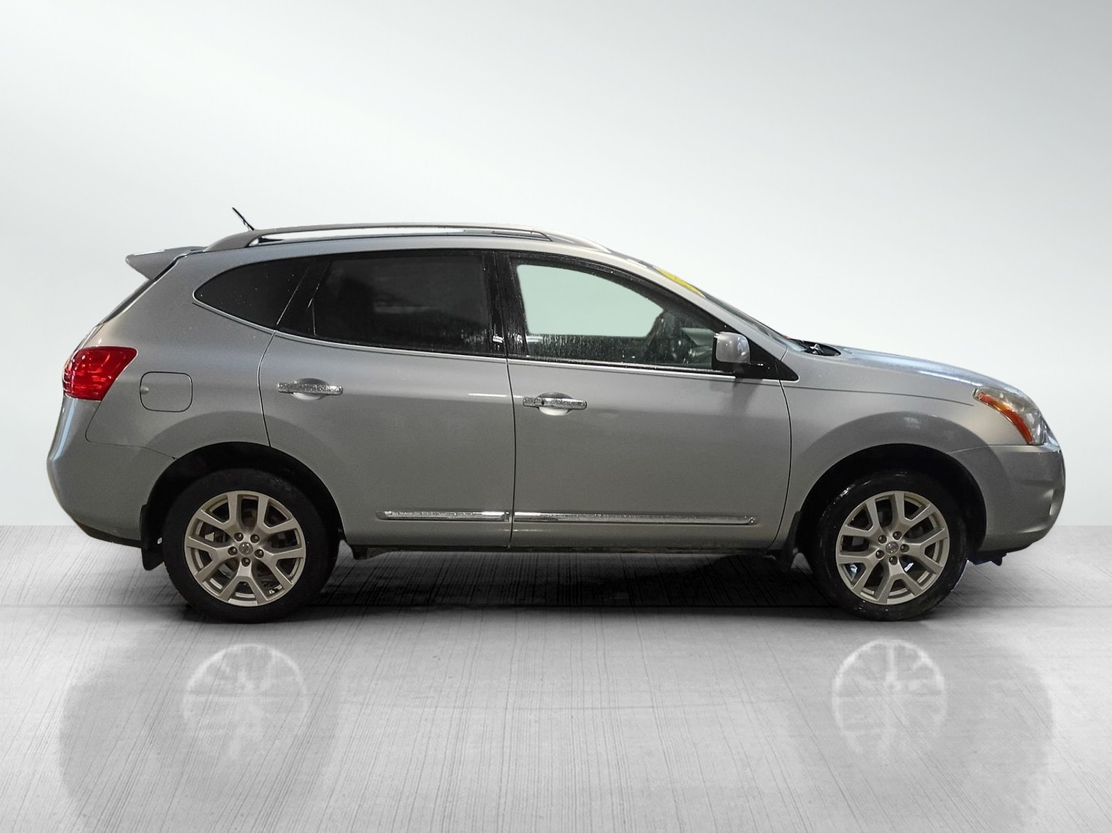 Used 2013 Nissan Rogue SV with VIN JN8AS5MV1DW110760 for sale in Davenport, IA