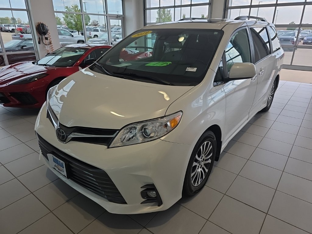 2019 Toyota Sienna XLE