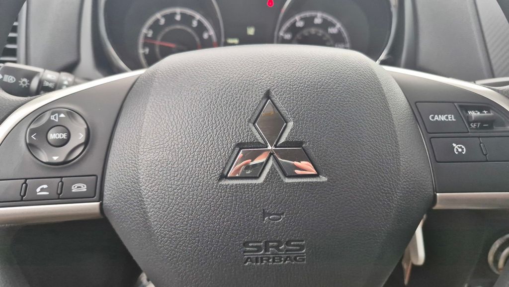 2025 Mitsubishi Outlander Sport ES - Photo 17