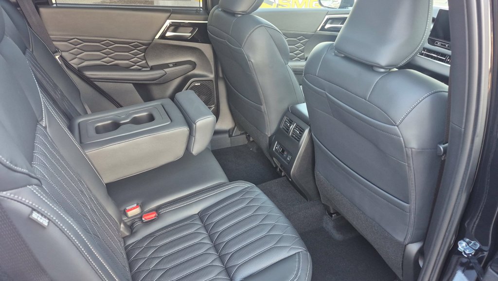 2026 Mitsubishi Outlander SEL - Photo 14