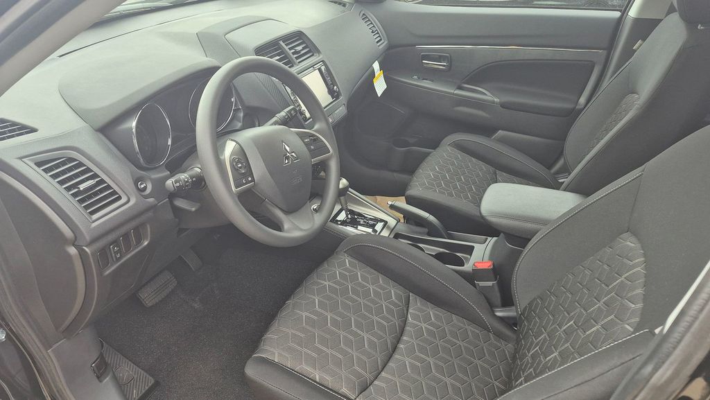 2025 Mitsubishi Outlander Sport ES - Photo 8