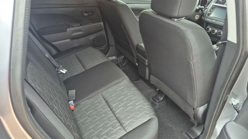 2025 Mitsubishi Outlander Sport ES - Photo 12