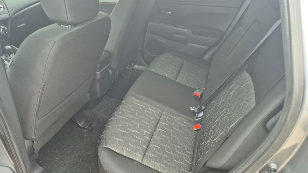 2025 Mitsubishi Outlander Sport ES - Photo 9
