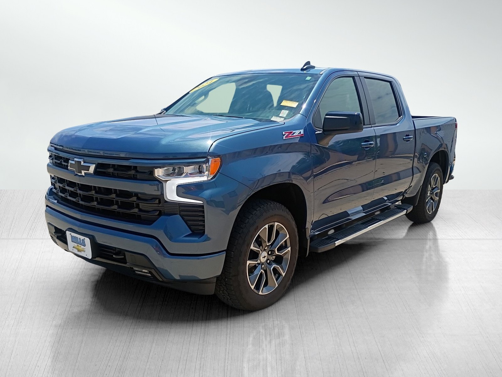 Used 2024 Chevrolet Silverado 1500 RST with VIN 2GCUDEED7R1183185 for sale in Davenport, IA