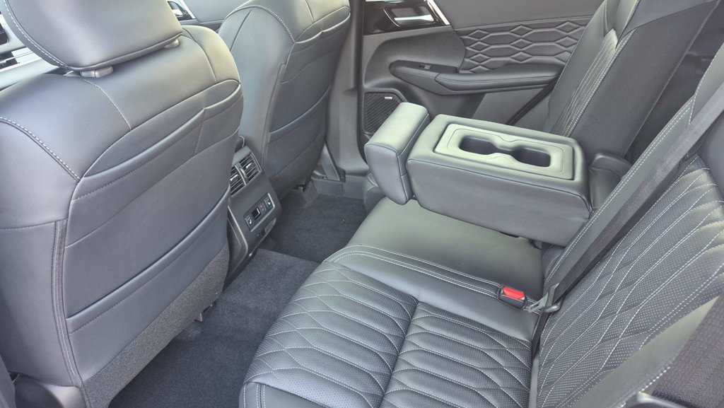 2026 Mitsubishi Outlander SEL - Photo 10