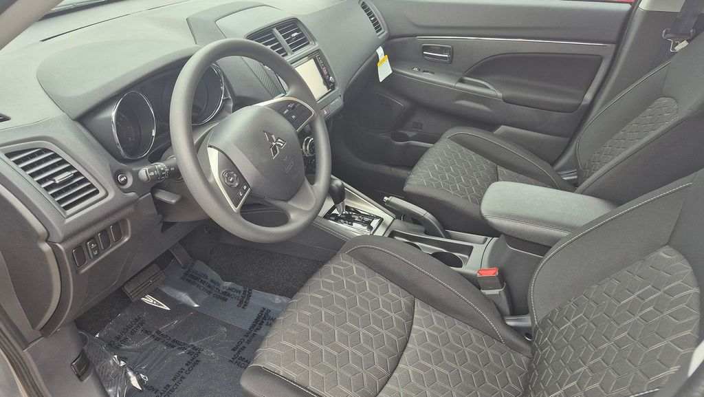 2025 Mitsubishi Outlander Sport ES - Photo 7