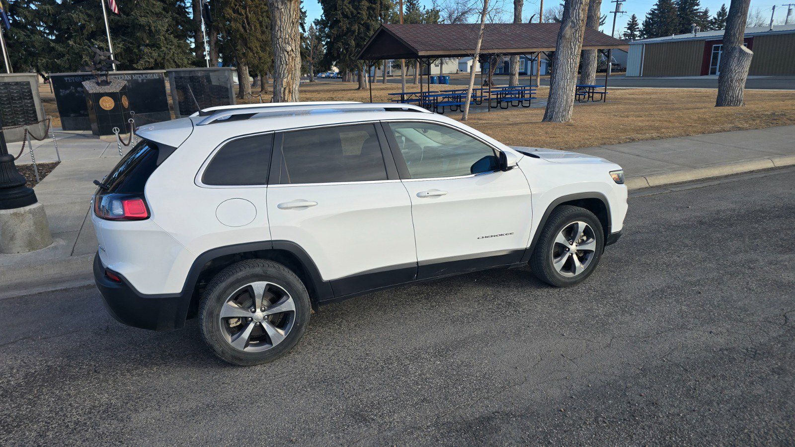 Used 2019 Jeep Cherokee Limited with VIN 1C4PJMDX5KD191307 for sale in Fairfield, MT
