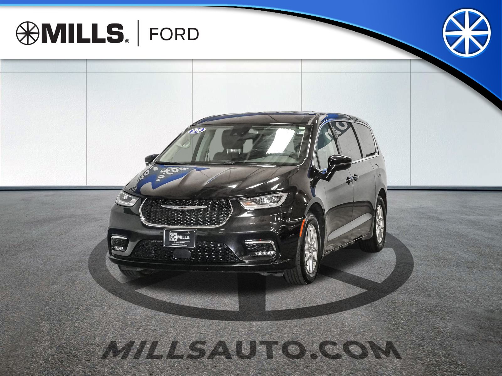 2024 Chrysler Pacifica Touring L's photo