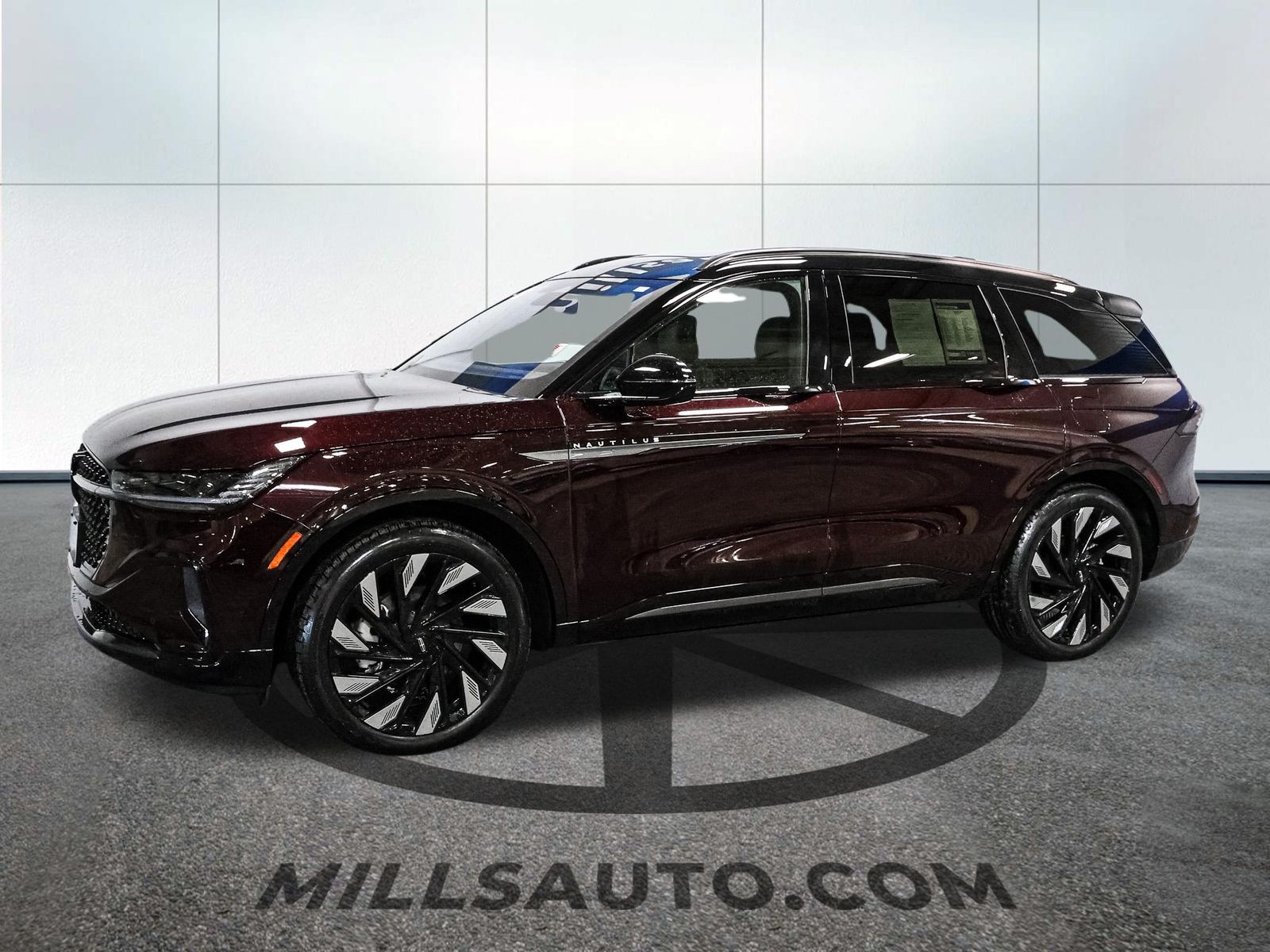 Used 2025 Lincoln Nautilus Reserve with VIN 5LMPJ8KA3SJ948690 for sale in Baxter, Minnesota