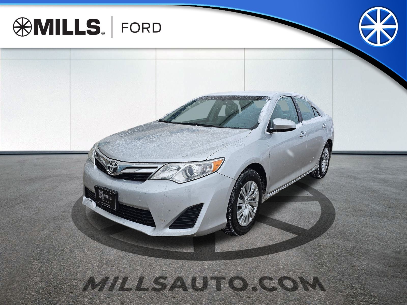 2014 Toyota Camry LE's photo
