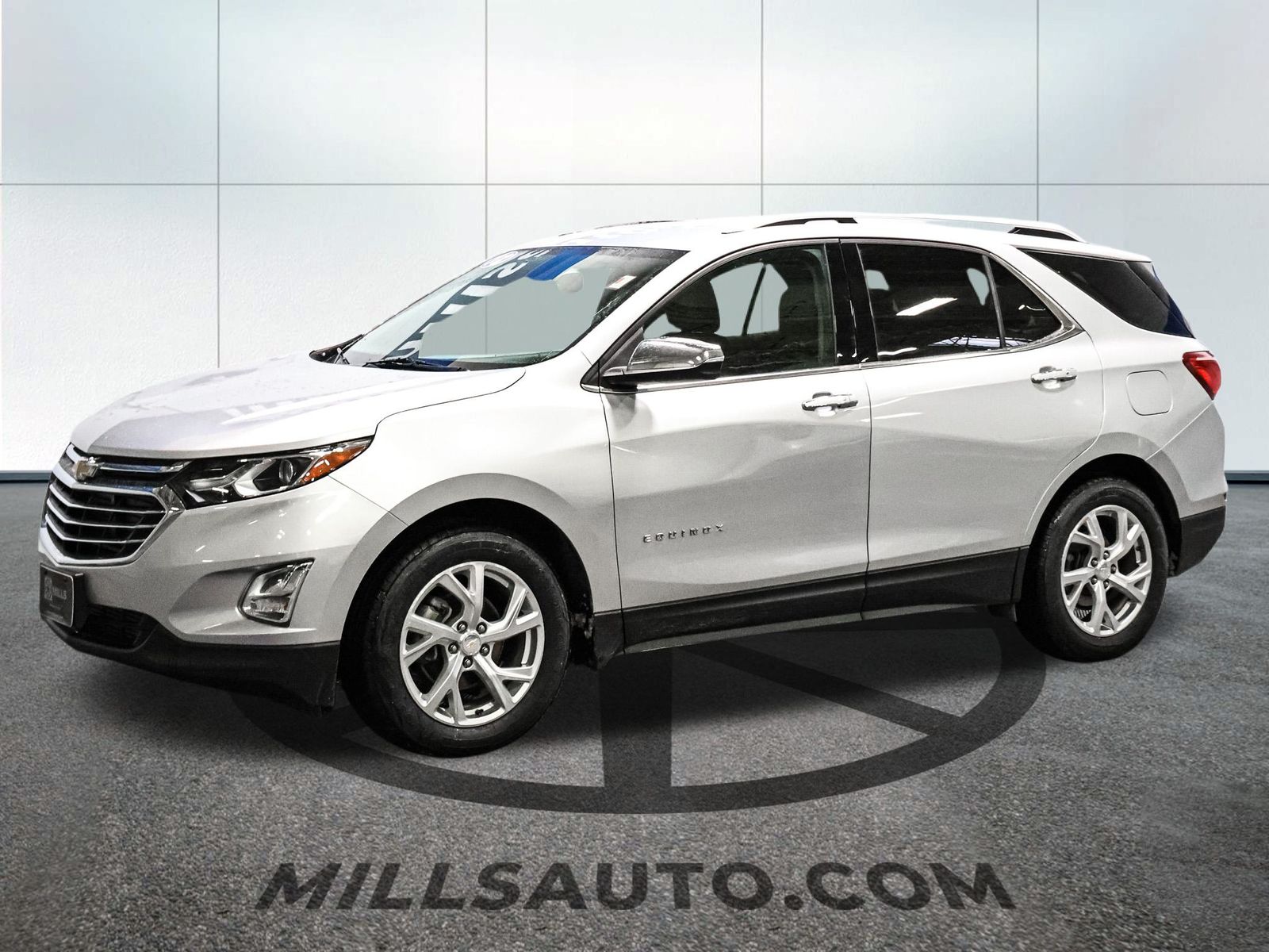 Used 2018 Chevrolet Equinox Premier with VIN 2GNAXMEV3J6296997 for sale in Baxter, Minnesota