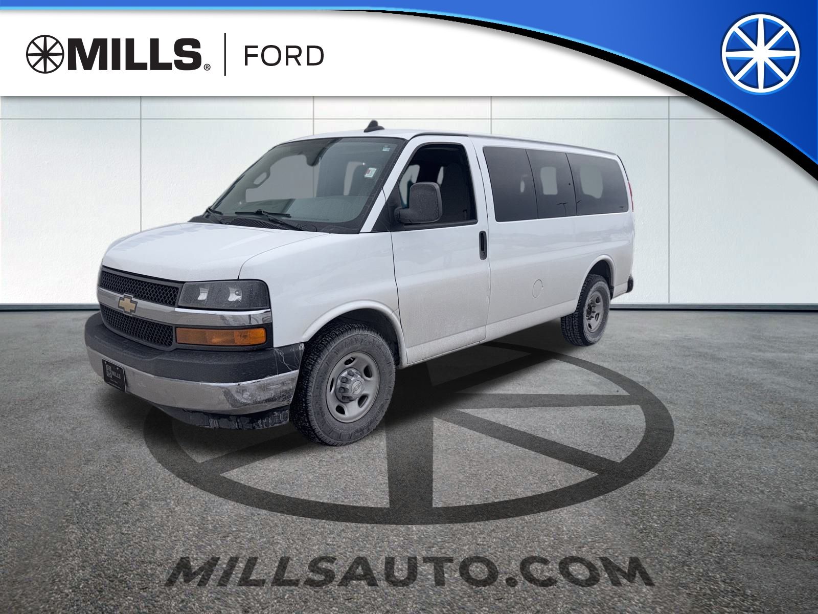 2017 Chevrolet Express Passenger LS's photo