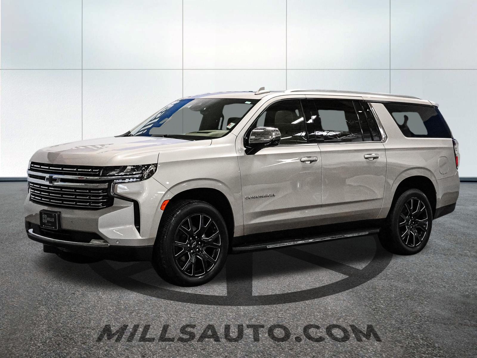 Used 2023 Chevrolet Suburban Premier with VIN 1GNSKFKT8PR307703 for sale in Baxter, Minnesota