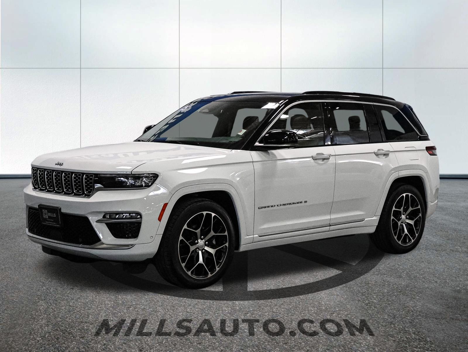 Used 2025 Jeep Grand Cherokee Summit Reserve with VIN 1C4RJHEG4S8677968 for sale in Baxter, Minnesota