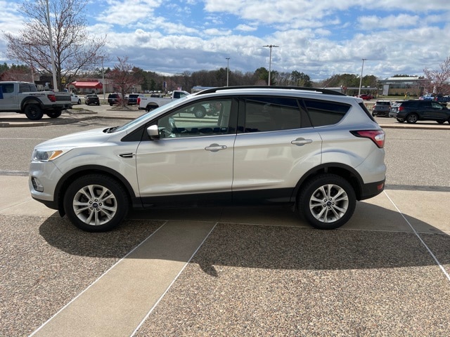 Used 2018 Ford Escape SE with VIN 1FMCU9GD3JUB81809 for sale in Baxter, Minnesota