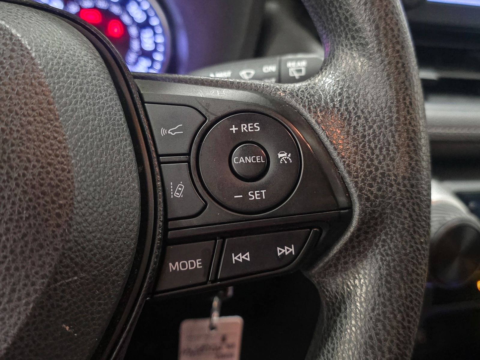 2019 Toyota RAV4 LE - Photo 32