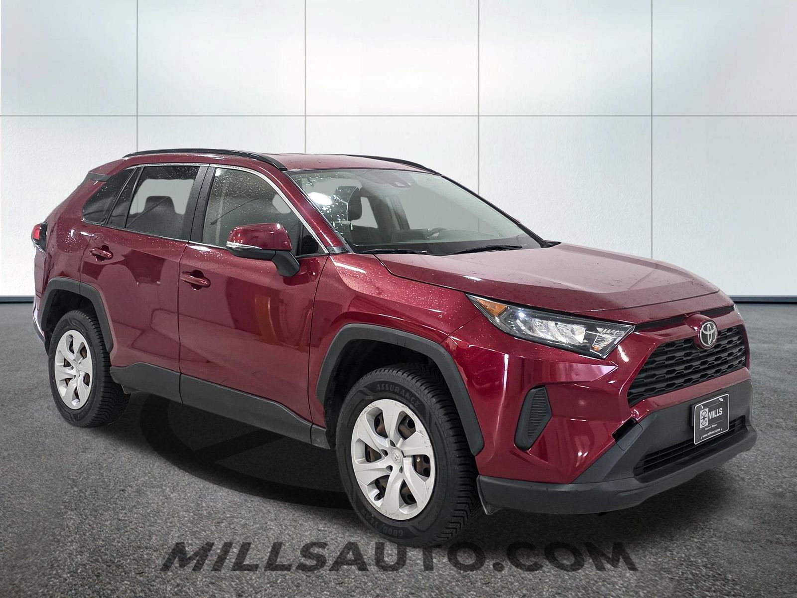 2019 Toyota RAV4 LE - Photo 10