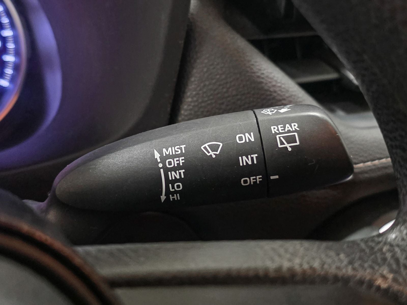 2019 Toyota RAV4 LE - Photo 34