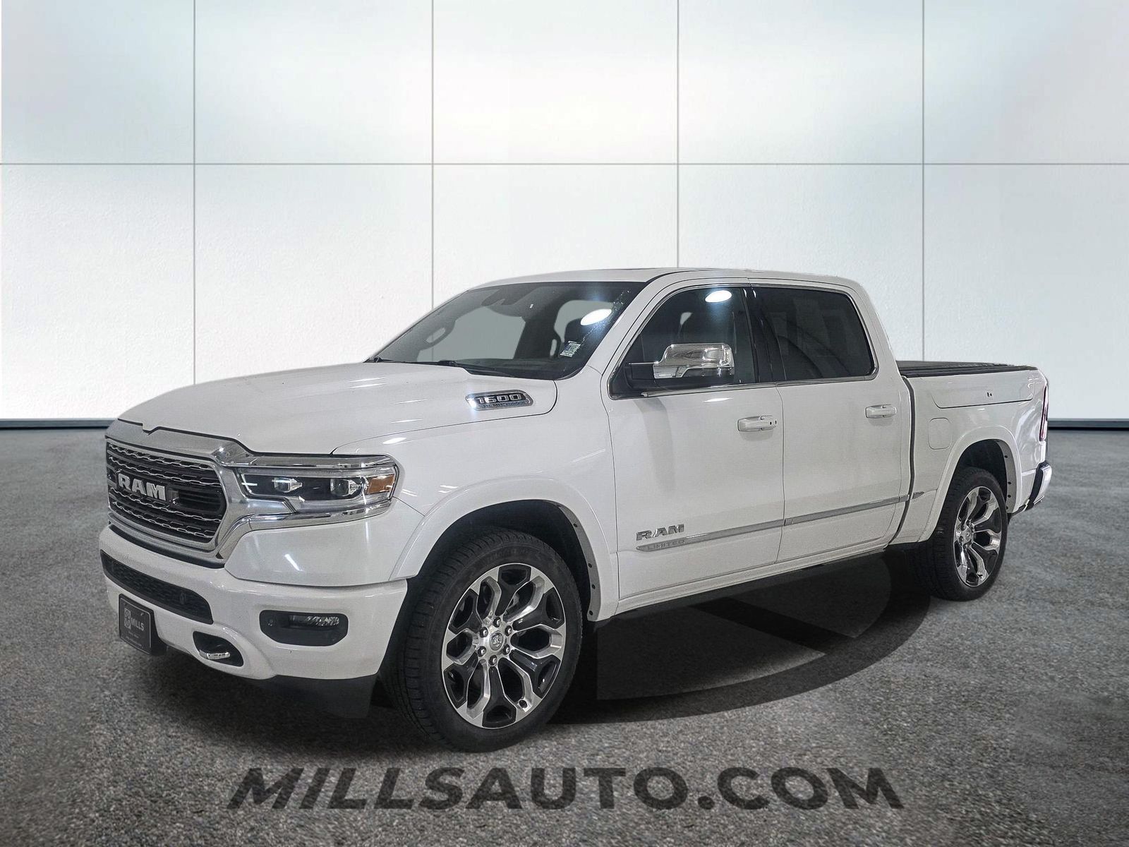Used 2023 RAM Ram 1500 Pickup Limited with VIN 1C6SRFHT0PN531588 for sale in Willmar, Minnesota