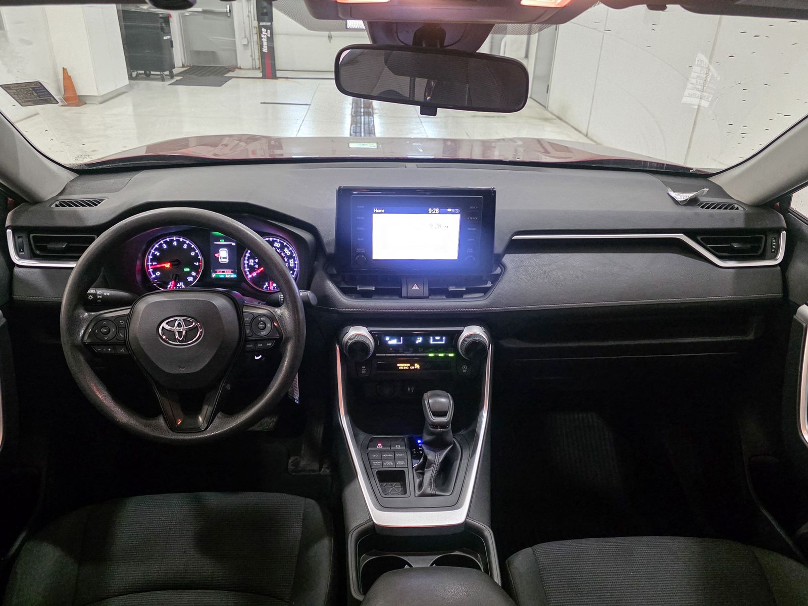 2019 Toyota RAV4 LE - Photo 23