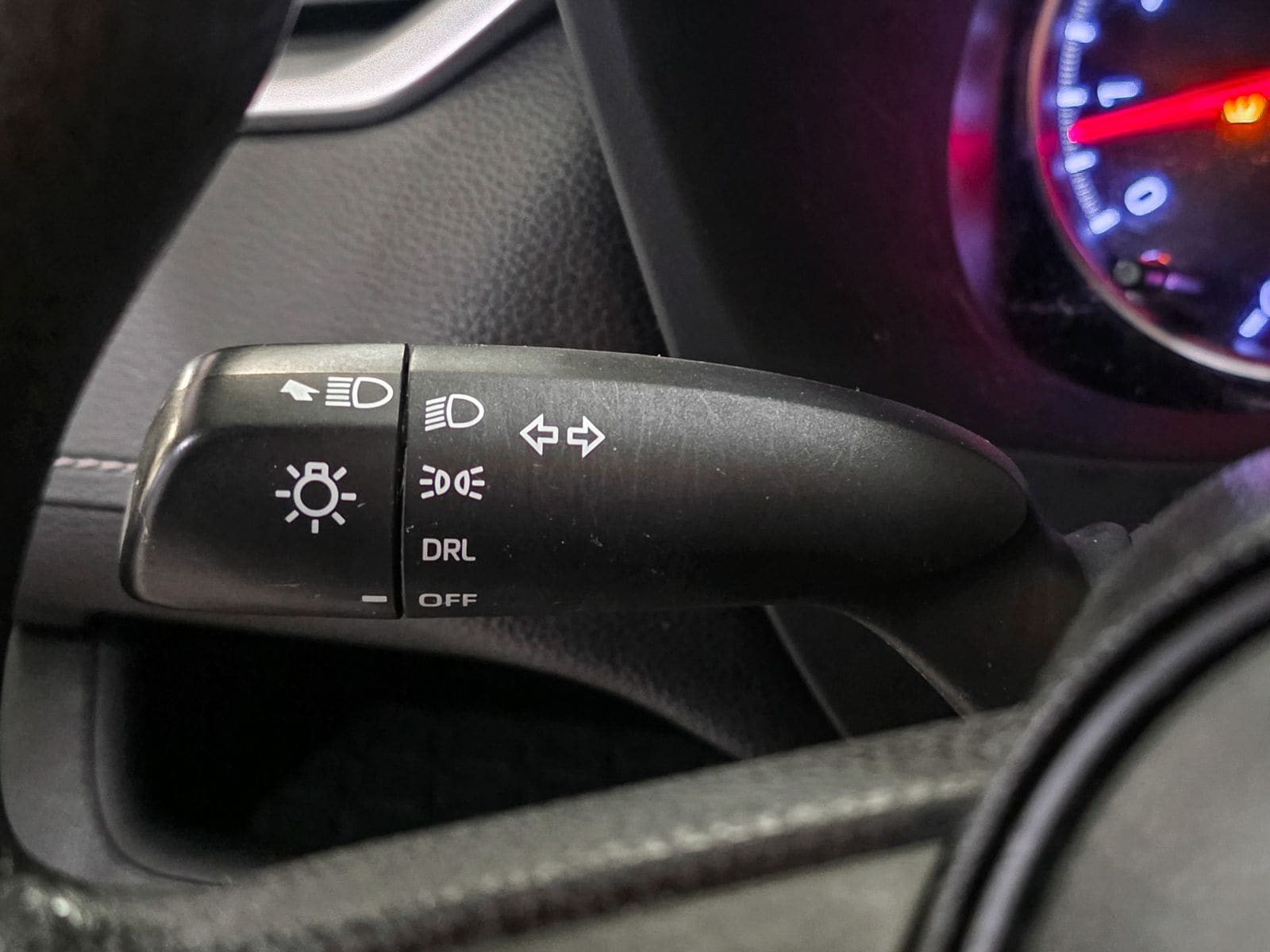2019 Toyota RAV4 LE - Photo 33